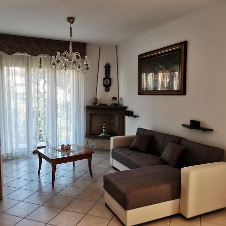 Il Tulipano Apartment San Bartolomeo Al Mare Bagian luar foto