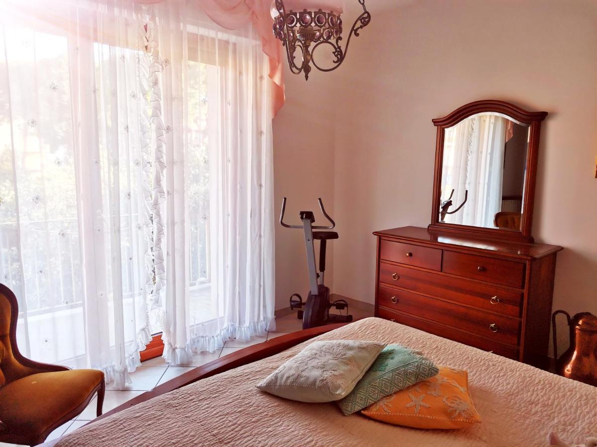 Il Tulipano Apartment San Bartolomeo Al Mare Bagian luar foto