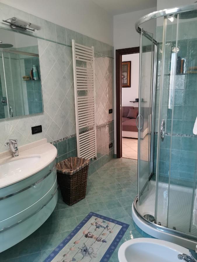 Il Tulipano Apartment San Bartolomeo Al Mare Bagian luar foto