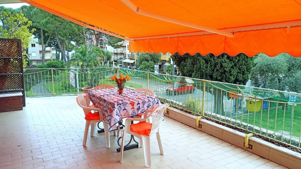Il Tulipano Apartment San Bartolomeo Al Mare Bagian luar foto
