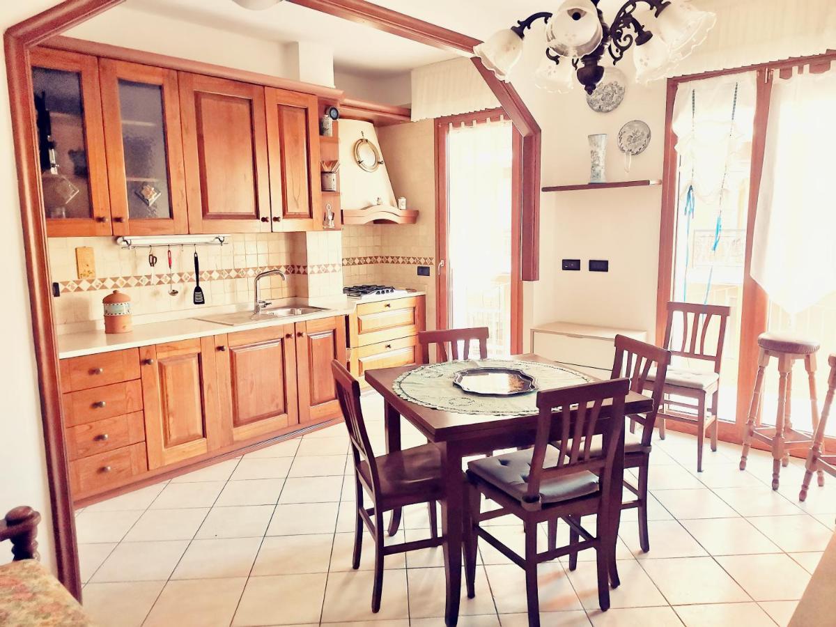 Il Tulipano Apartment San Bartolomeo Al Mare Bagian luar foto