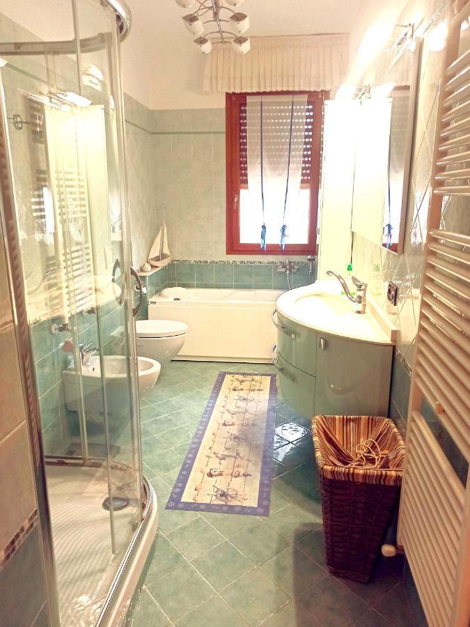 Il Tulipano Apartment San Bartolomeo Al Mare Bagian luar foto
