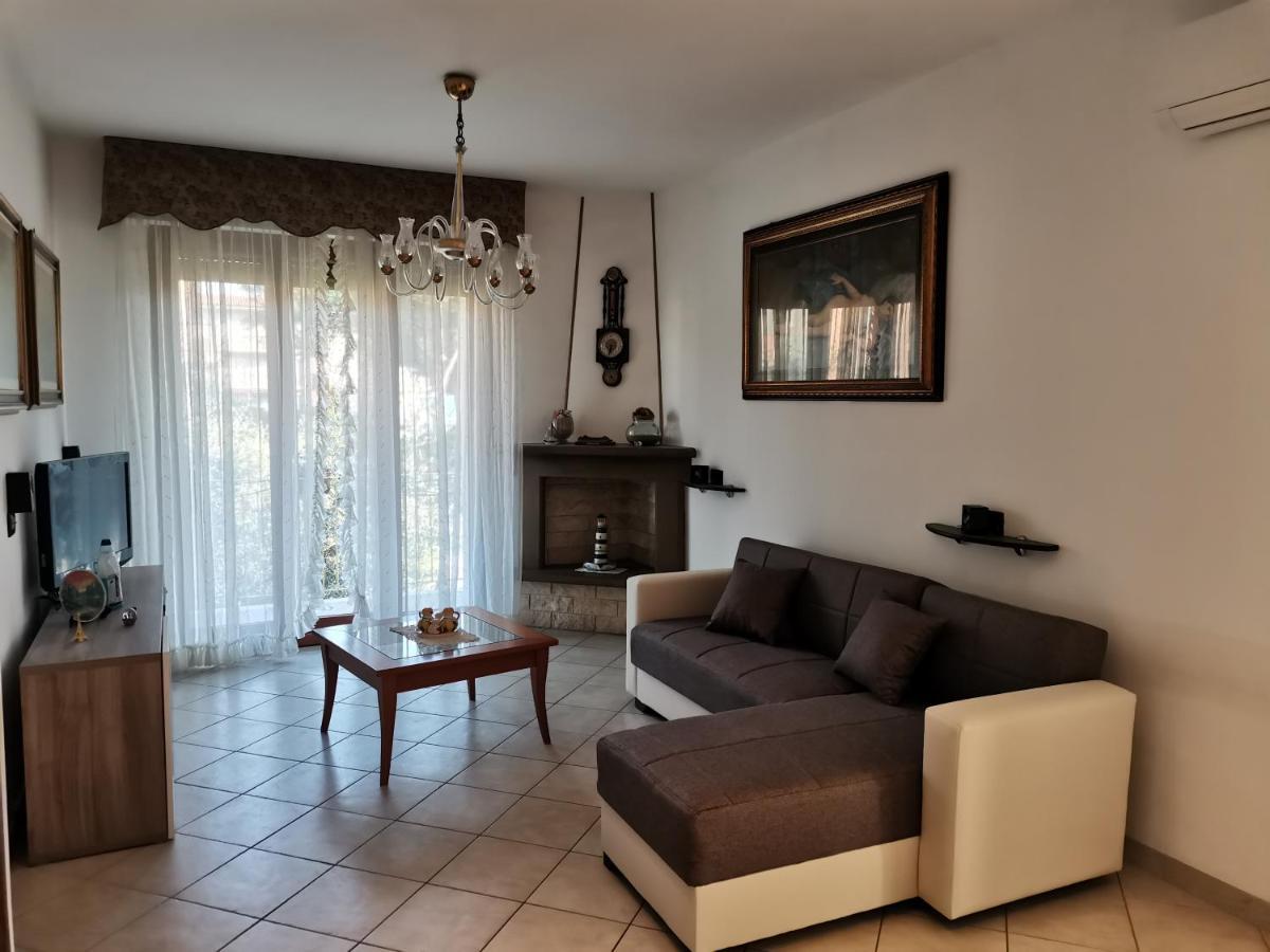 Il Tulipano Apartment San Bartolomeo Al Mare Bagian luar foto