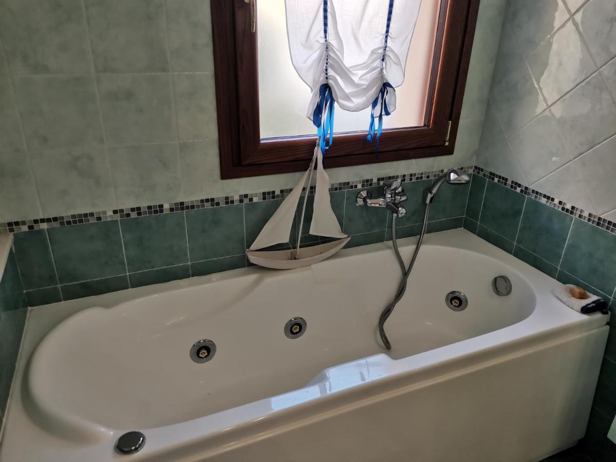 Il Tulipano Apartment San Bartolomeo Al Mare Bagian luar foto