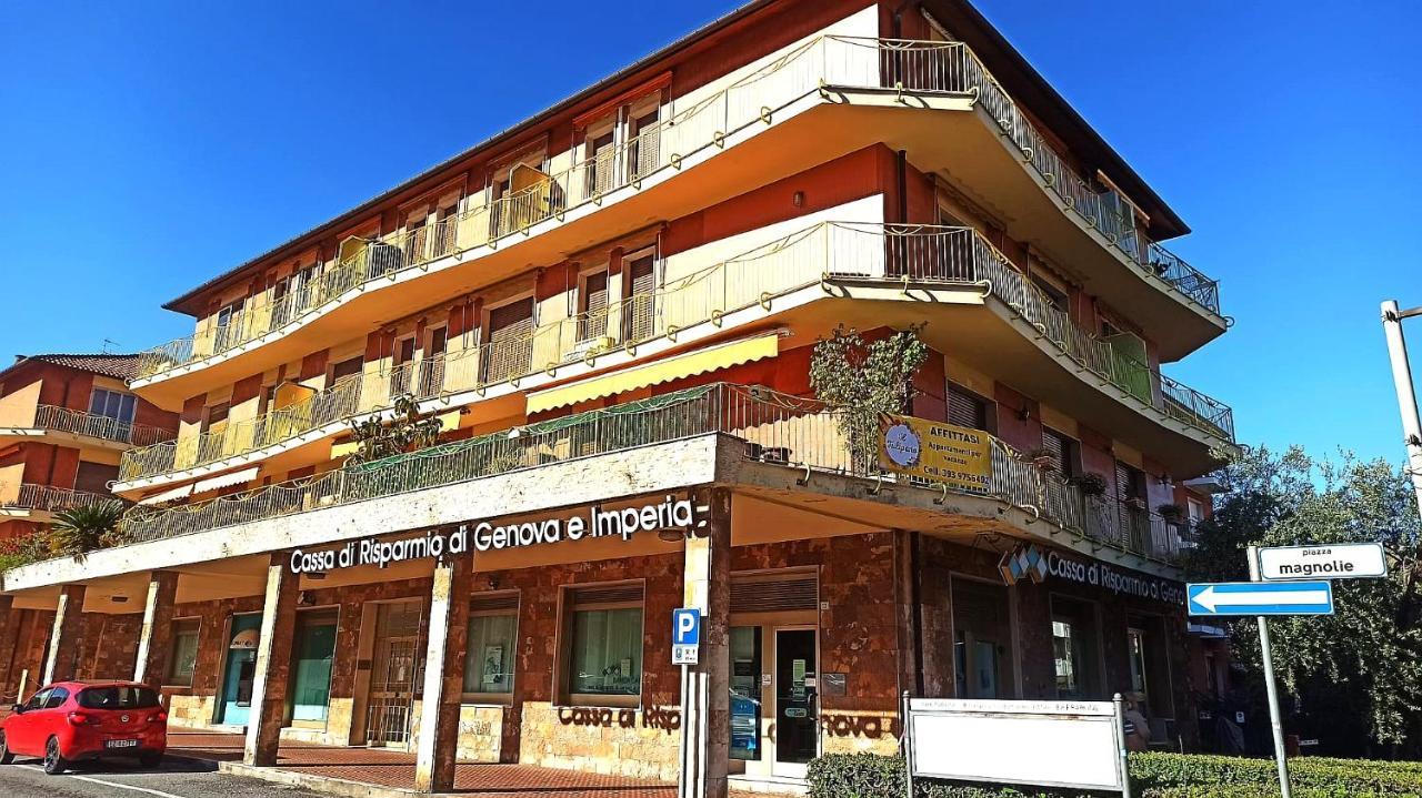 Il Tulipano Apartment San Bartolomeo Al Mare Bagian luar foto